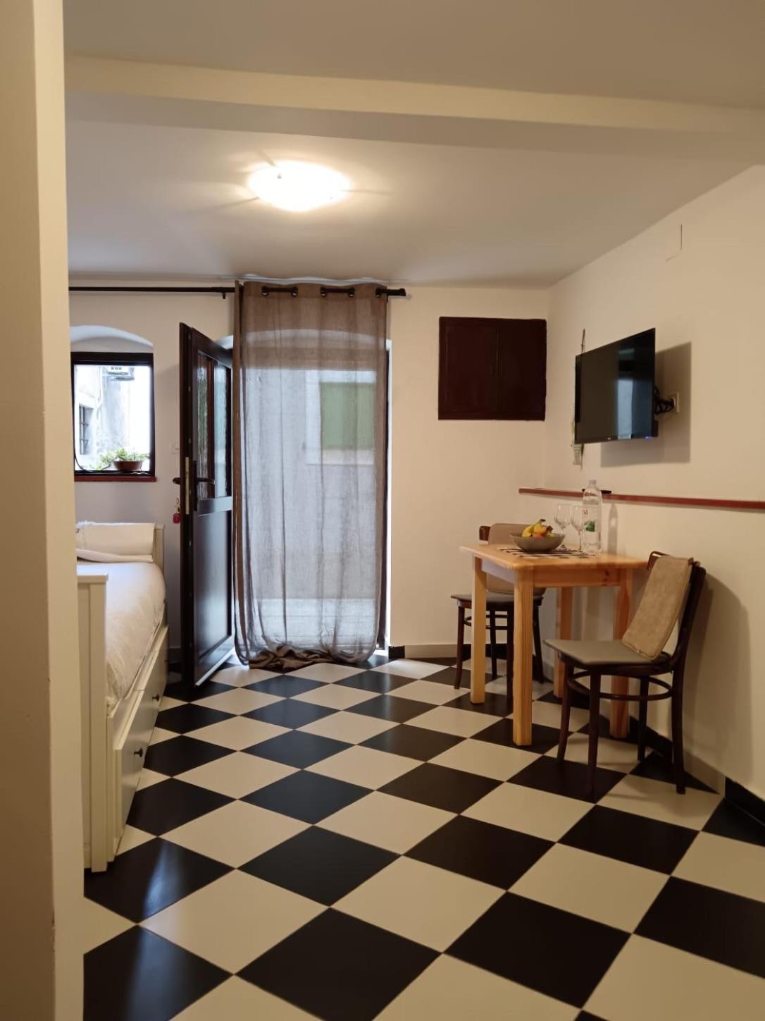 Lamar Cres Εξωτερικό φωτογραφία